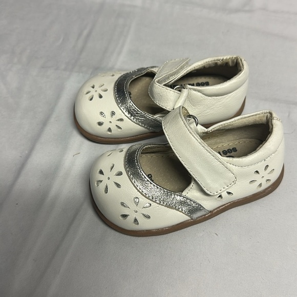 See Kai Run - White and Silver Dress Shoes with Mary Jane Style - Picture 3 of 6